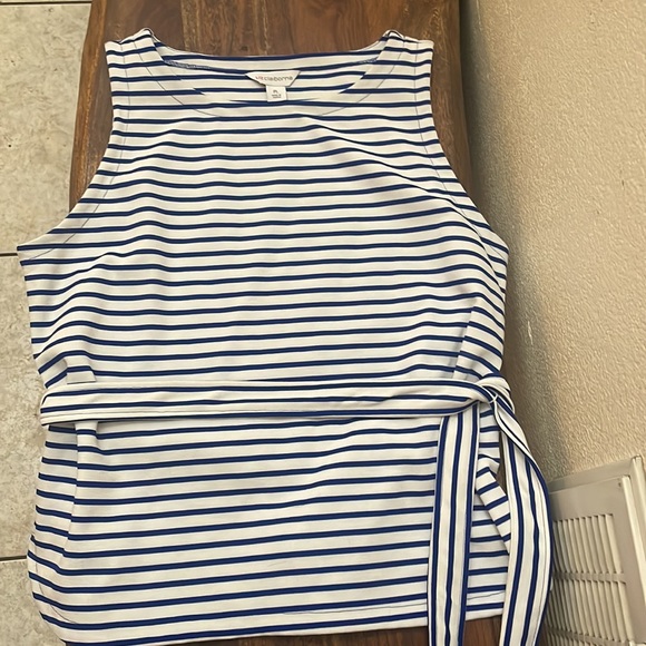 Liz Claiborne Tops - 🌞 NWOT Navy and White Petite Large striped belted tank